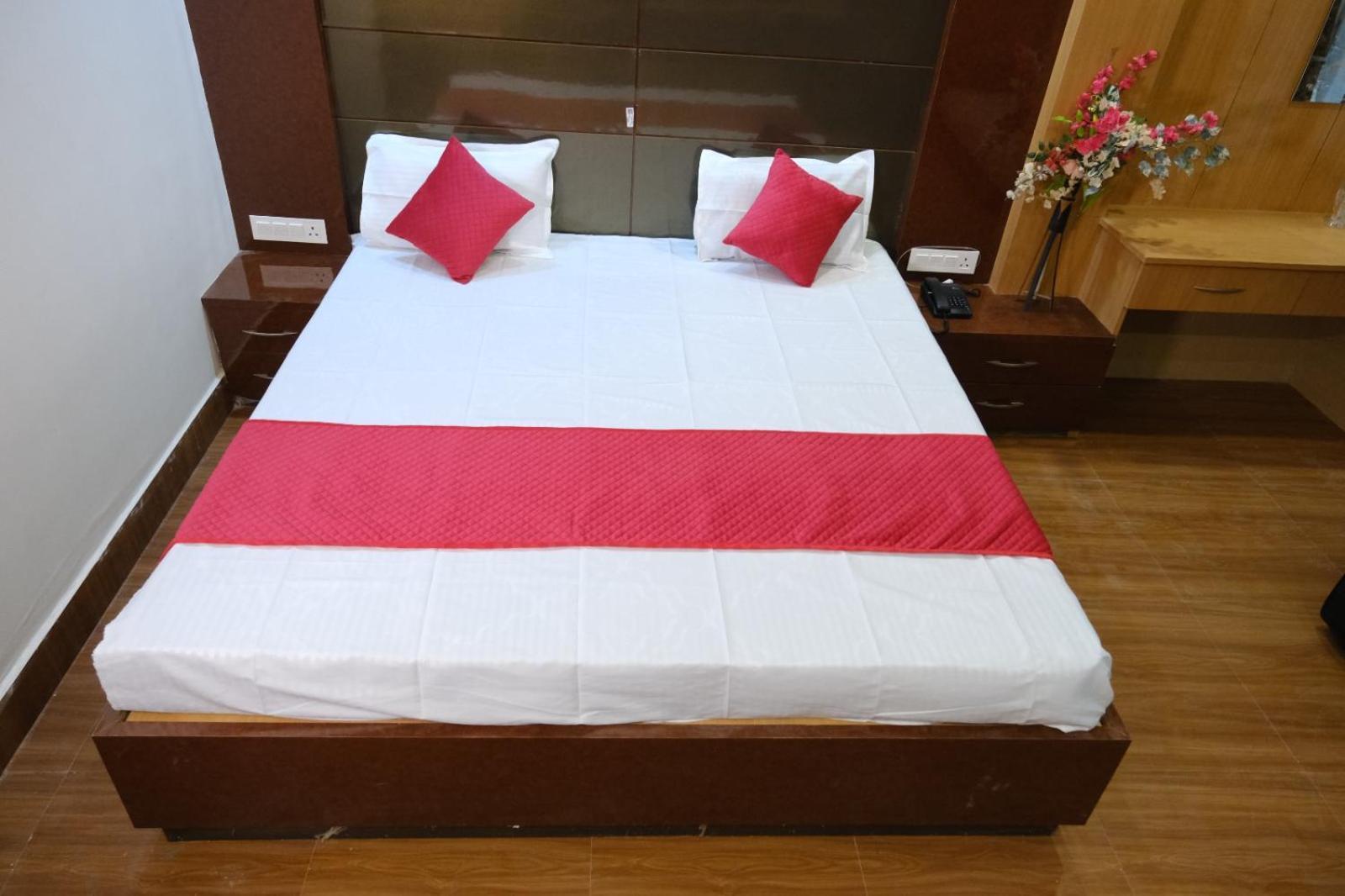 Hotel Golden Continental เดฟการ์ ภายนอก รูปภาพ