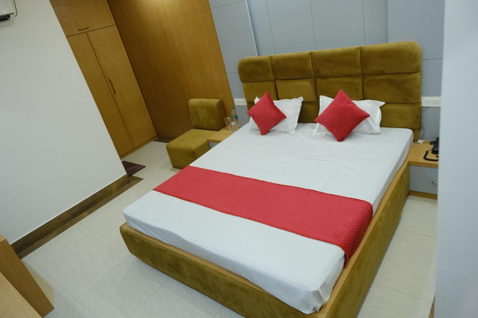 Hotel Golden Continental เดฟการ์ ภายนอก รูปภาพ