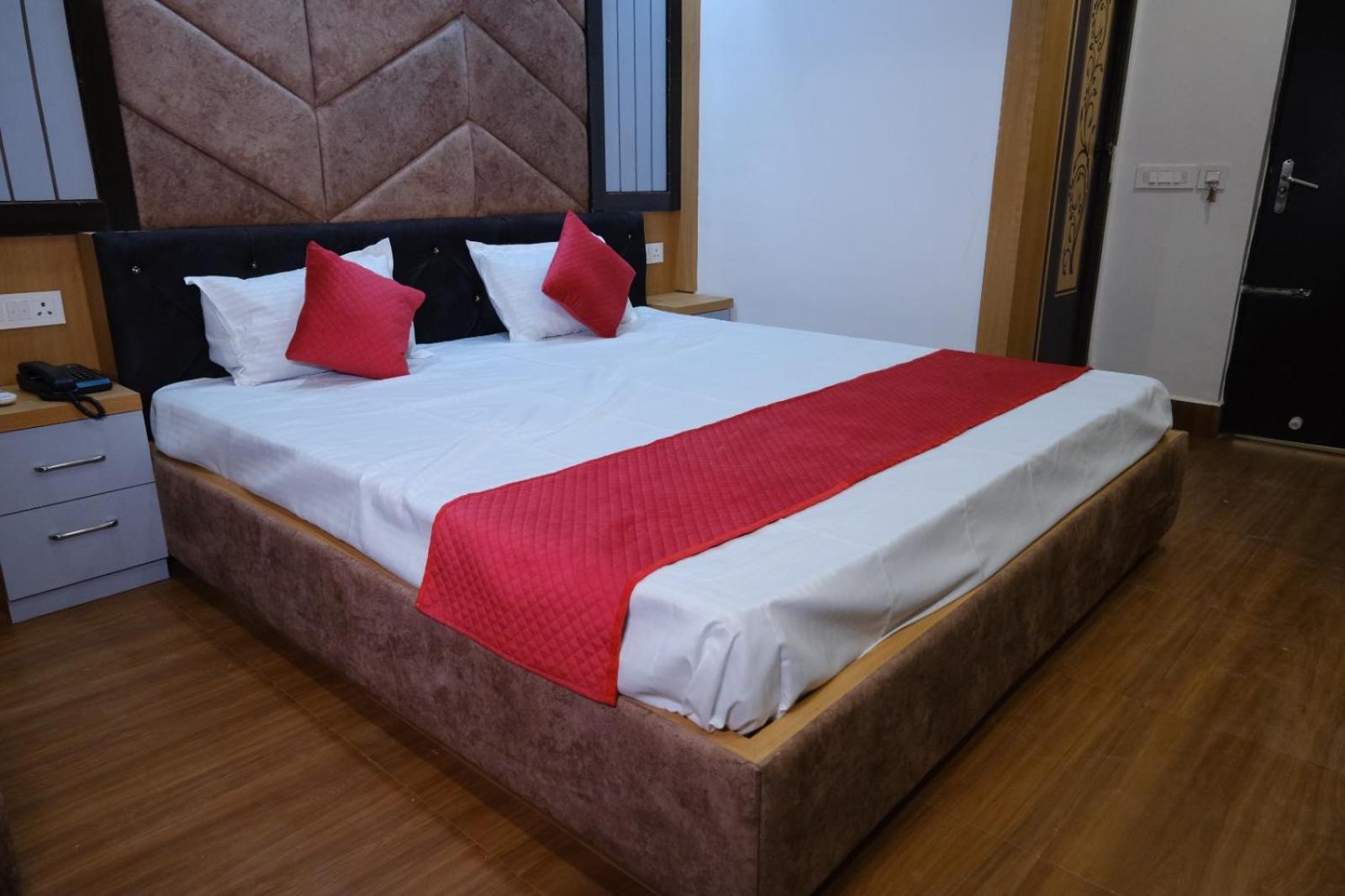Hotel Golden Continental เดฟการ์ ภายนอก รูปภาพ